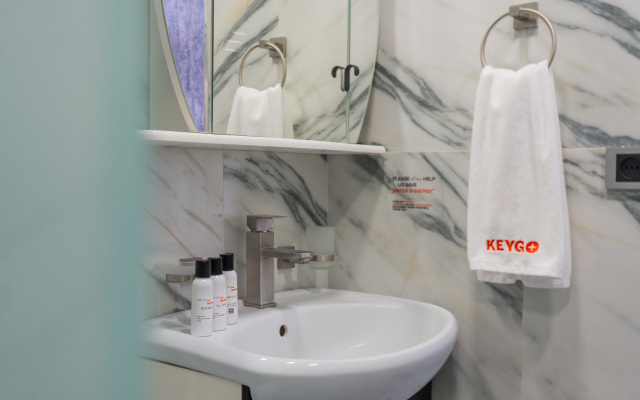 Key #0081, 1 Bedroom, Near English Park Apartments