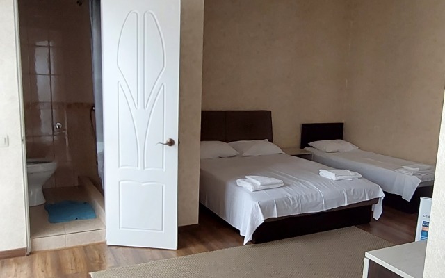Larisa Guest House