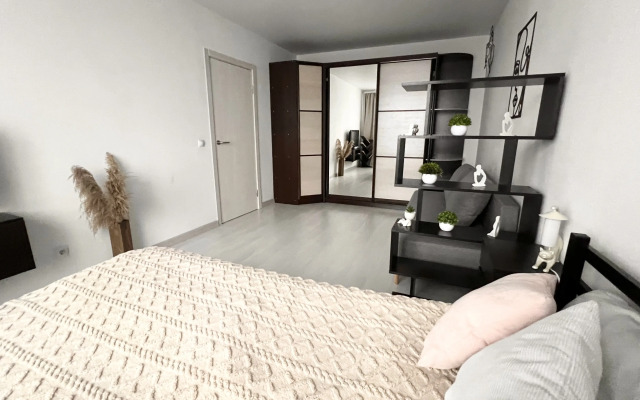Uyutnaya Svetlaya S Vidom Na Zakat Flat