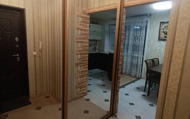 Квартира Четырёхкомнатная на улице Комиссарова