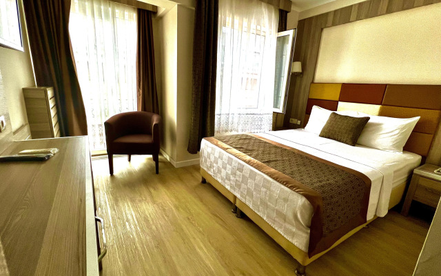Pera Arya Hotel