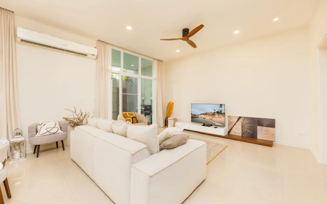 Aura 3BR Private Pool near Naiharn Beach Villa - Villas_and_Bungalows in ראוואי - Photo 3