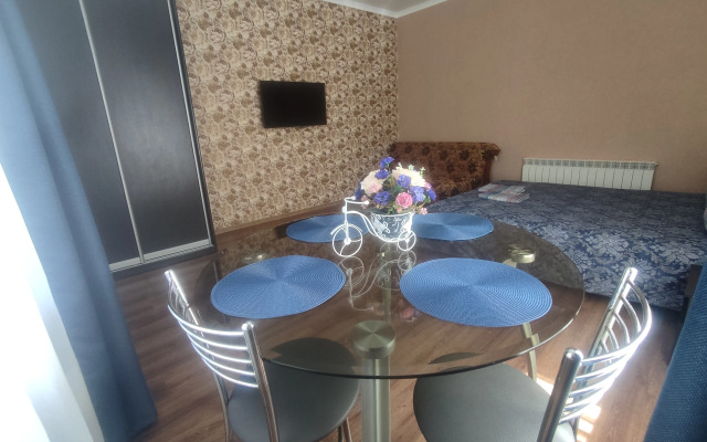 Na Prospekte Kirova 13 Flat