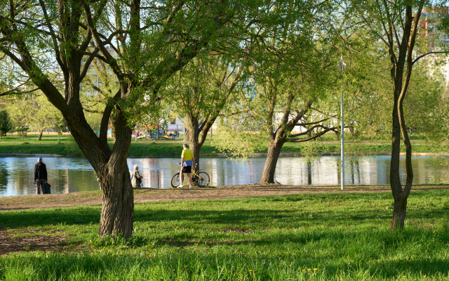 u Pulkovskogo parka s panoramnymi oknami Flat