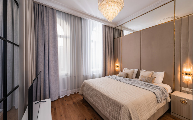 Апартаменты с видом на Невский проспект