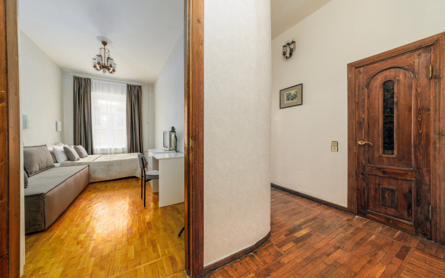 Апартаменты 3 спальни на Мойке