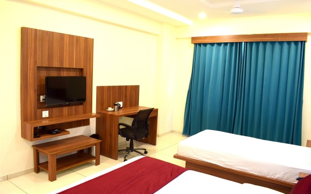 Royal Square by Sky Stays Hotel