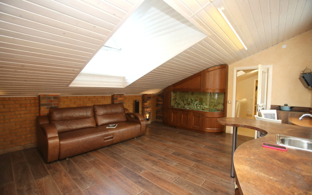 Dlya 8mi Gostey Nevsky 5 Apartment