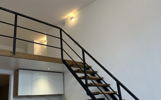 Апартаменты двухуровневые 45м рядом с центром