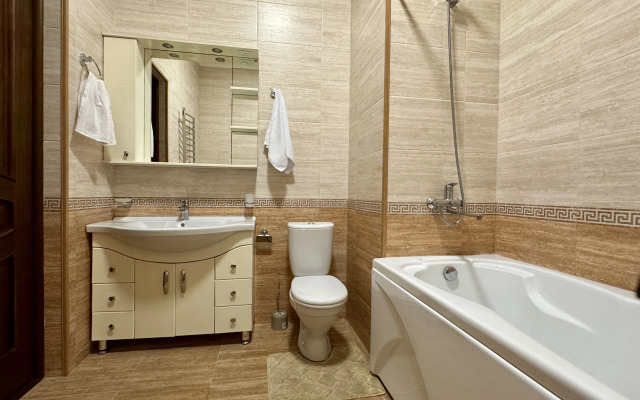 Trekhkomnatnaya Ryadom S Parkom Flat