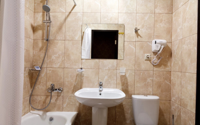 Двухместный номер Эконом с двуспальной кроватью — фото 3