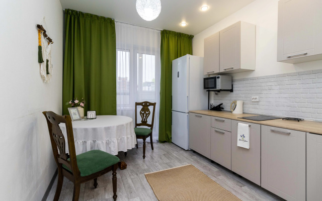 Квартира с желтым диваном