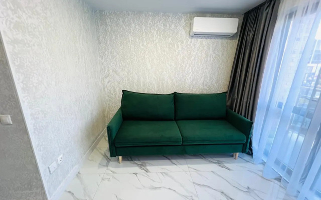 Tryokhkomnatnaya kvartira s vidom na basseyn Apartments