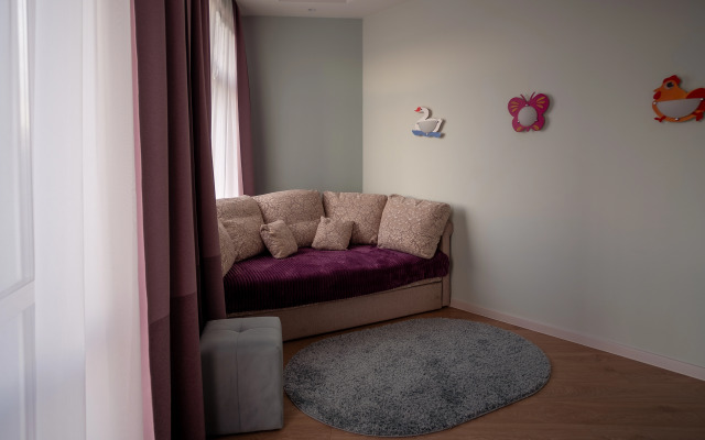 Na Kazanskoy Naberezhnoy 5 Flat