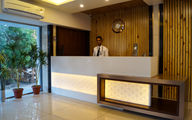 Hotel Mid Town