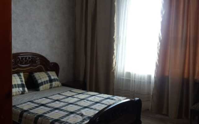 Апартаменты 3 комнатная квартира на аллее героев 2