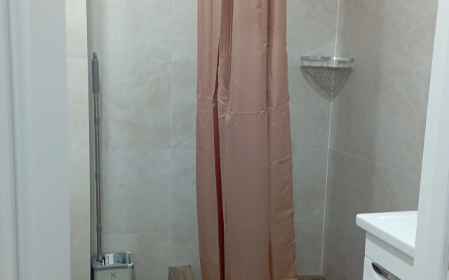 Dvukhkomnatnye apartamenty vozle Kremlya, nedaleko Ds Kristal Flat