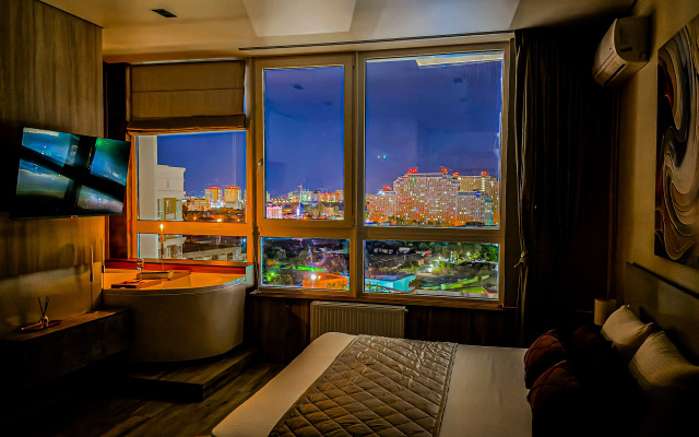 Апартаменты VIP студия с роскошной ванной у панорамного окна