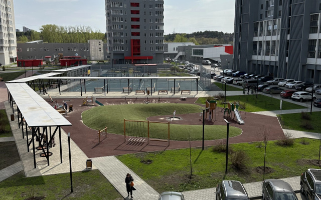 V Tsentre Chelyabinska Ryadom S Parkom Gagarina Flat