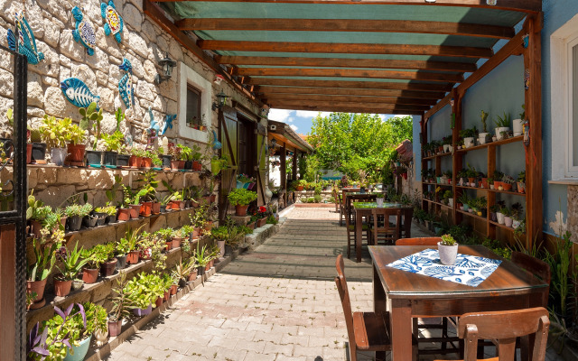 Flores Alacati Hotel