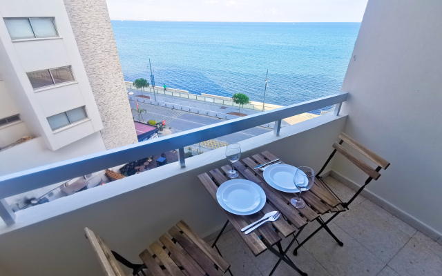 Flirty Flamingo Seaview Apartments