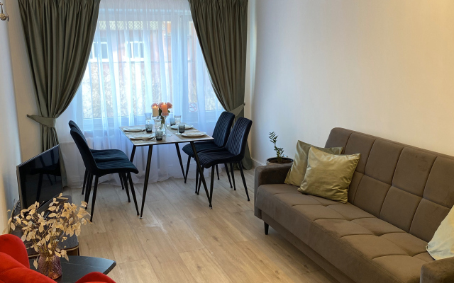 U Organnogo Zala Flat
