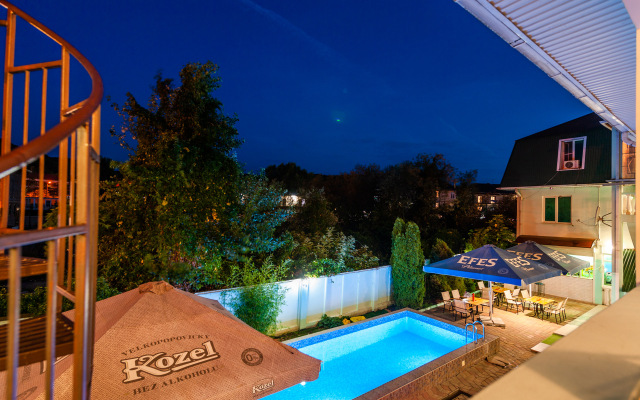 Maksim Guest House