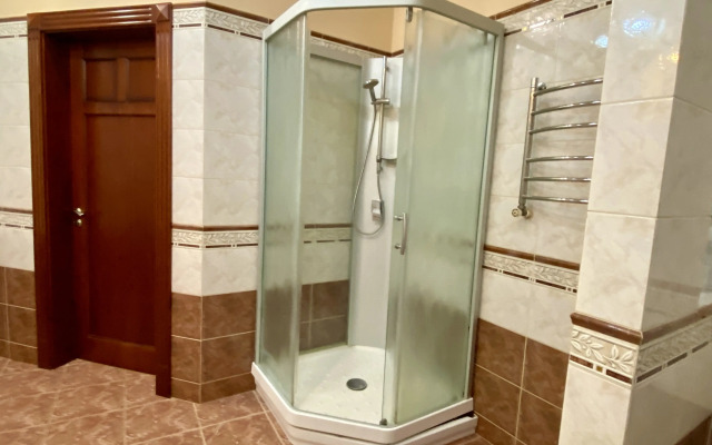 Апартаменты с французскими балконами на Чёрном озере