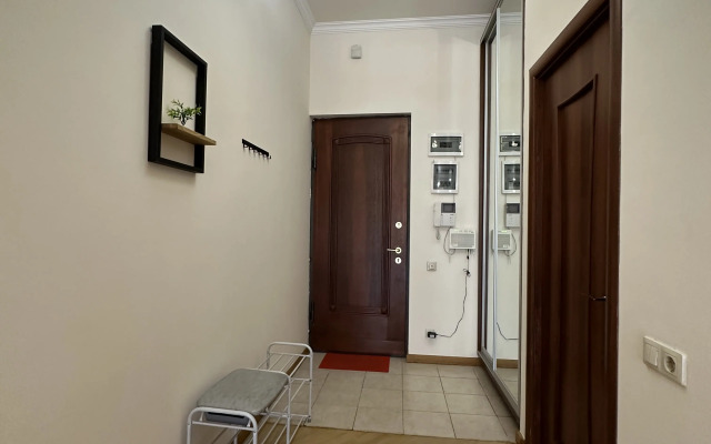 2-K v Novostroyke, Ulitsa Arama, Di480 Flat