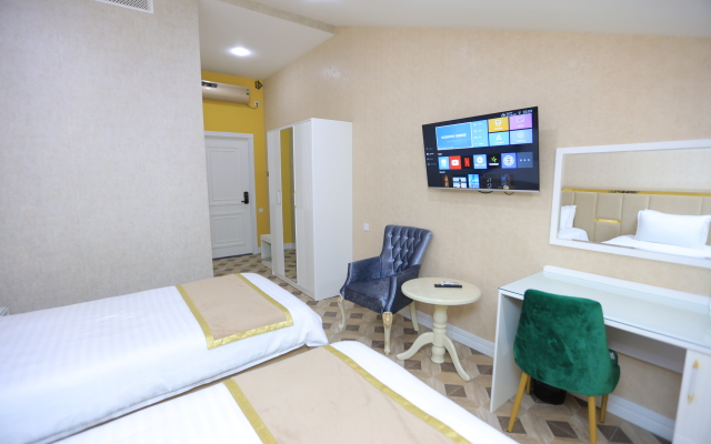 Ayniy Hotel