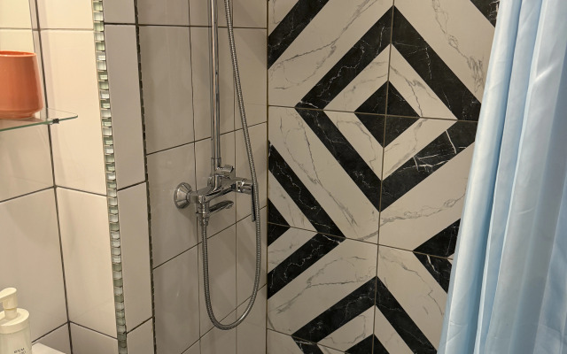 Dvukhurovnevye Apartamenty Oranzhevye Poyuschie Fontany Apartments
