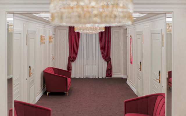 Tverskie Zamki De Luxe Hotel