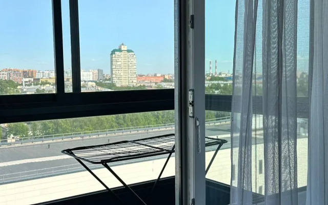 S Vidom Na Gorod, Naberezhnaya Nevy Flat