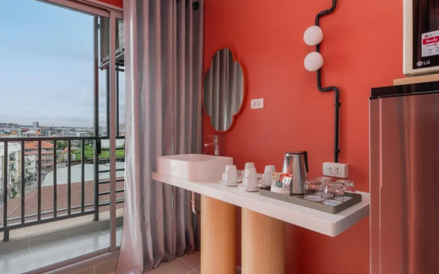 Отель The Grass Serviced Suites