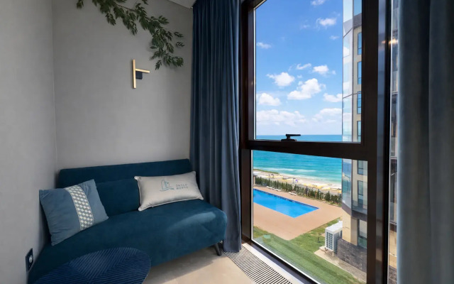 Апартаменты Люкс с видом на море и бассейн