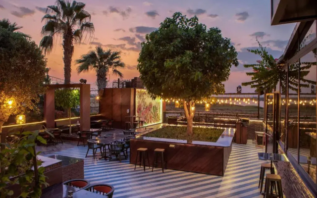 Yas Plaza Mangroves by IHG