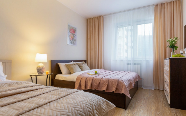 Semejnaya Dvuhkomnatnaya u Zooparka s Gamakom na Lodzhii Flat