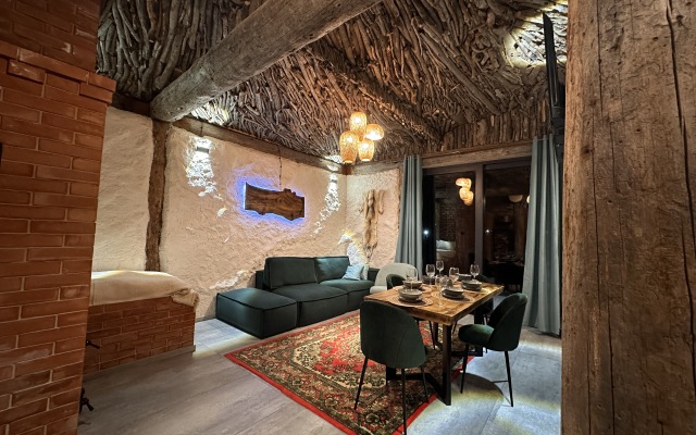 Gnѣzdo S Kaminom i Dvumya Spalnyami Private House