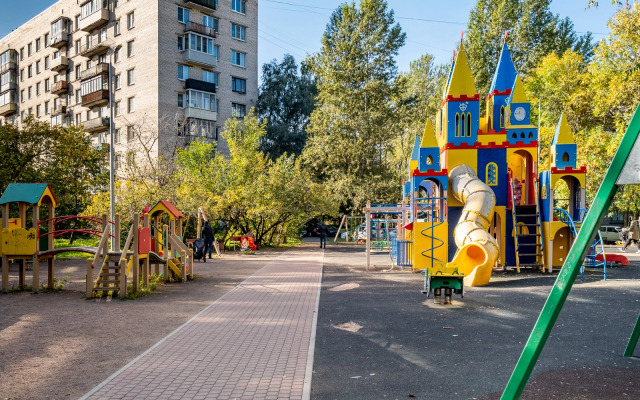 U Metro Zvezdnaya Apartments