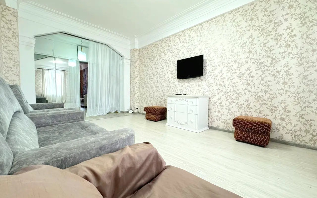 Квартира Трехкомнатная в Центре на Весенней напротив Драмтеатра