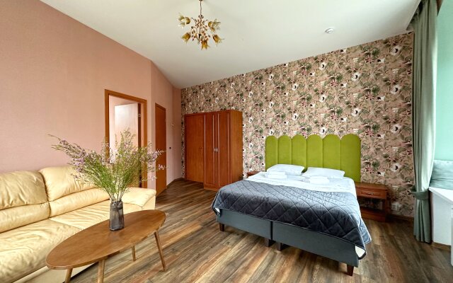 Меблированные комнаты Laika на Грибоедова