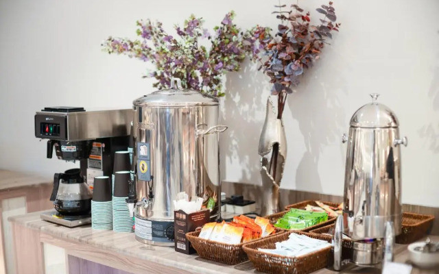 Отель Seven Gardens Hotel