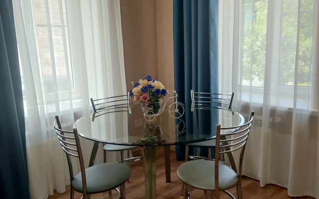 Na Prospekte Kirova 13 Flat