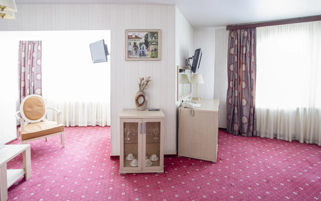 Tikhaya Ploschad Living Quarters