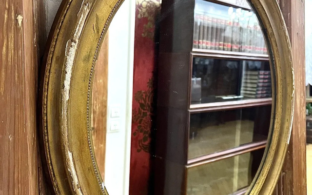 Квартира с антикварной мебелью