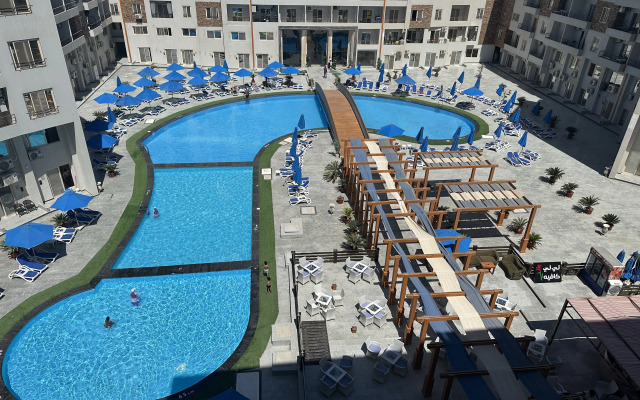 Апартаменты Tiba Golden Resort с личным пляжем