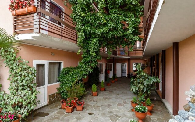 Gostevoy Dom U Yeleny Guest House