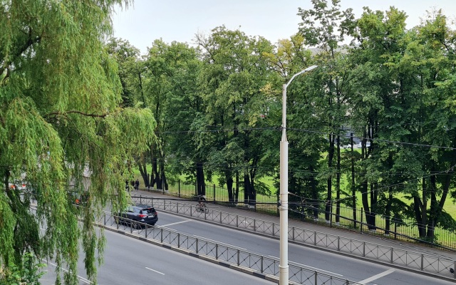 V 2 Minutakh Ot Verkhnego Ozera Flat