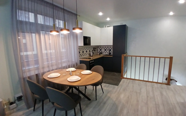 Olega Ryazanskogo U Reki Flat