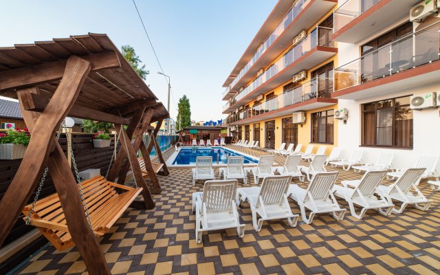 Leonsia Hotel